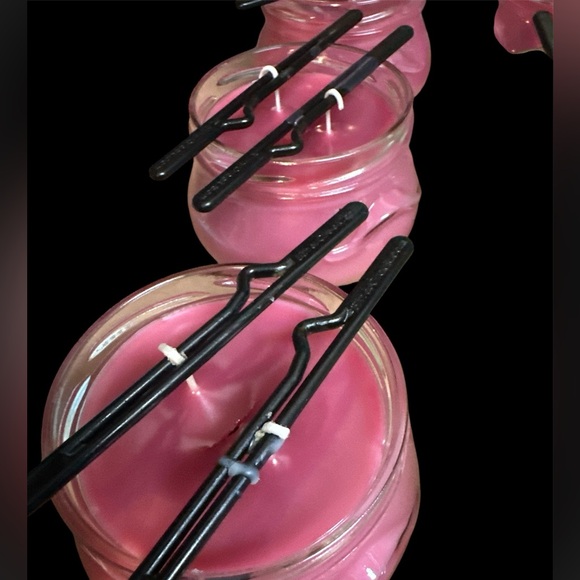 *PREM EUCALYPTUS BERRY RETREAT,,SCENT UNLEASHED LLC, HAND POURED SCENTED CANDLES - Picture 2 of 2